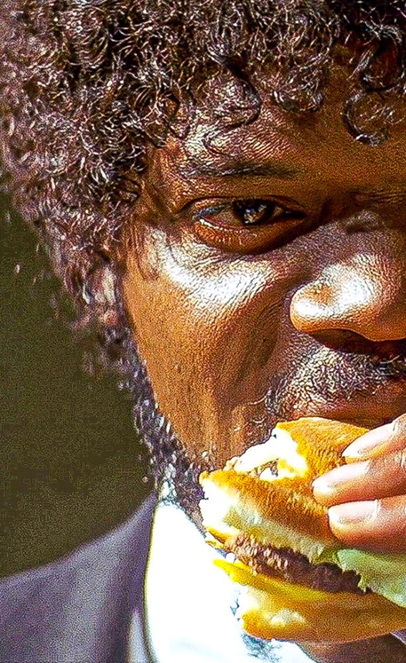 Goditi il tuo smashburger SCS Persona che mangia un burger